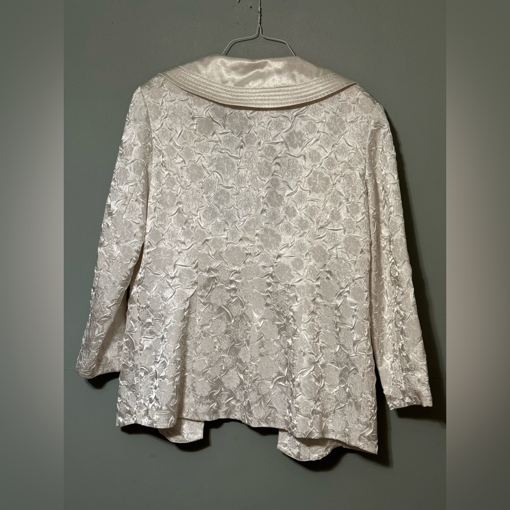 Elegant Cream Brocade Skirt Set - Picture 7 of 11